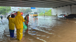 시간당 최대 80㎜ 폭우에 도로·상가 침수…호우특보 광주·전남 전역 확대