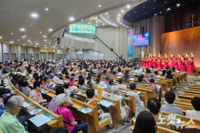 꽃재교회, 변함없는 지역사회 어르신 섬김…브라보 시니어!