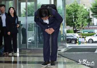 인사하는 최교진 교육부 장관 후보자