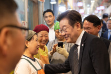 李, 인천 시장 '깜짝방문'…