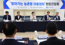 함평 취약마을에 황금마차 누빈다…소매점 없는 마을 돌며 생필품 판매