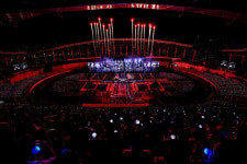 세븐틴 공연 중 폭죽 관객석에 튀는 사고…깊은 사과, 치료 적극 지원