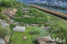 김해 낙동강레저시설 1년 방치…강변은 쓰레기 천지