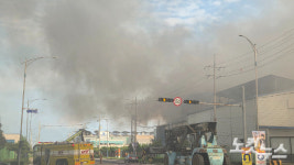 광양 타이어 공장 창고 화재…3시간여 만에 큰 불길 잡아