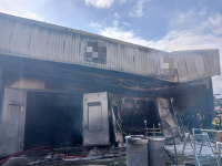 포항서 자동차 정비공장 불…인명피해 없이 40여분만에 진화