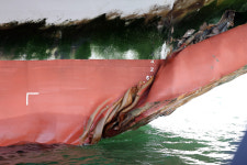 [칼럼]퀸제누비아2호 좌초…피해 작다고 가볍게 볼일 아니다