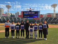 부산교육청-프로구단-기업 협력, 스포츠 유망주 신발 전달