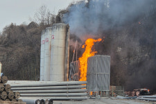 진주서 공장 LNG 가스 폭발 화재…7명 경상, 60명 대피