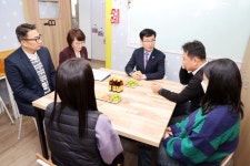 윤건영 충북교육감, 지역아동센터 찾아 현장 목소리 들어
