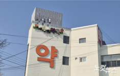 면허 대여 수천억 원 기소에도…문전약국은 정상 영업