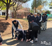 14명 사망 안전공업 대표 무릎사죄…유족 쇼하지 마 격앙[영상]