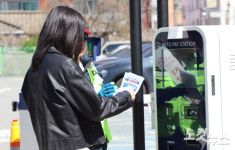 [르포]왜 못 들어가요 차단기 앞 실랑이…공영주차 5부제 첫날