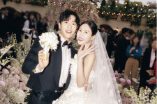 신지·문원 결혼식 현장…김종민·빽가 깜짝 이벤트에 눈물