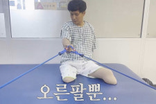 사고로 팔다리 잃은 쌍둥이 딸 아빠, 곁 지킨 엄마…오은영도 눈물