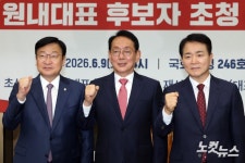 간담회 앞서 포즈 취하는 정점식·김도읍·성일종