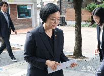'모두의 창업' 개인정보 유출…고개 숙인 한성숙[노컷네컷]