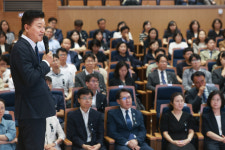 신용한 충북지사 현장에서 답 찾고, 성과로 평가받는 도정