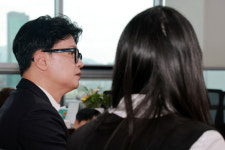 '돌려차기 사건' 피해자, 한동훈 만나 