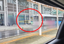 급발진 주장 광명역 앞 인도 시내버스 돌진…운전자 경상