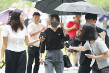 [속보]잠실 개표소 봉쇄 '올다르크' 구속영장 기각