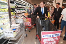 홈플러스 살려야 지역 경제 산다…울산서 장보기 캠페인