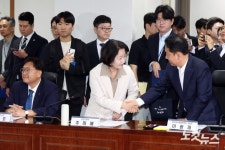 미래대응기금 당정, 참석하는 추미애 경기지사