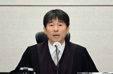 '술접대 혐의' 지귀연 부장판사, 재판 업무 배제…사법연구 발령