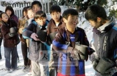 [2005 나눔 ‘해뜨는 집’] “할머니 따뜻한 겨울 되세요”