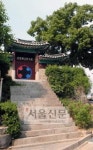 [김성호기자의 종교건축 이야기] (6)한국 최고의 목조 성당 강화읍 성당