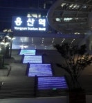 [거리 미술관 속으로] (41) 용산역 ‘연어계단’