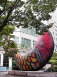 [거리 미술관 속으로] 여의도 한화증권 앞 ‘물고기’