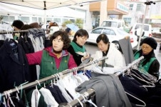 [나눔 바이러스 2009] 광주 일곡새마을부녀회 ‘사랑의 장터’
