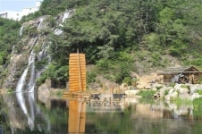 인공폭포에 물레방아까지 도심속 청풍명월 따로 없네