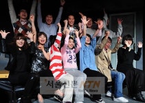 [NTN포토] 연극 ‘옥탑방 고양이’ 만세~