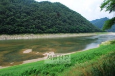 [진우석의 걷기좋은 산길] <74> 옥천 둔주봉과 금강변