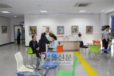 “어려워하는 주민 위해” 경찰서를 갤러리로