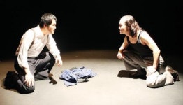 [연극리뷰] ‘목화밭의 고독 속에서’