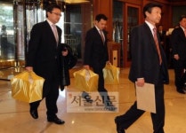 [현대건설 새 주인은 누구]  현대기아차·현대그룹 본입찰 참여… 16일 우선협상대상자 발표
