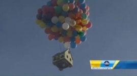 풍선 300개 띄우자 집이 ‘둥실둥실’ 하늘로
