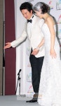 [NTN포토] 신부 에스코트하는 정준호 (이)하정아, 이쪽으로