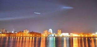 하늘서 분리된 ‘두 개의 빛’…정체는 UFO?