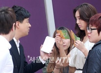[NTN포토] MC 김생민과 호흡 맞추는 지나