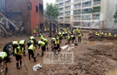 “우면산 산사태 군부대 부근서 시작”