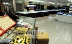 [新 골드러시] “한  돈 얼마?” 5분마다 문의전화… 금값 찾는 사람들