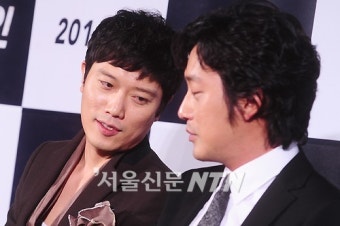 [NTN포토] 박희순·하정우 '검사와 변호사의 비밀대화?'