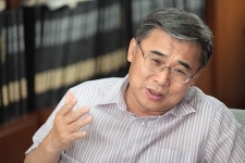 [저자와 차 한 잔] ‘북한의 역사2 : 주체사상’ 펴낸  이종석  세종연구소 수석위원