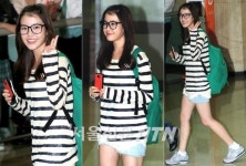 아이유 백팩 + 뿔테안경, 공항패션부터 시사회패션까지 인형