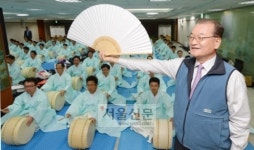 “임직원들 판소리 뗐으니 이젠 아리랑에…”