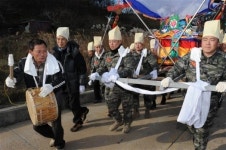 찢어진 군복 수선…고민 상담…해병 사랑 60년
