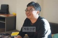 “확증 못 잡아 허구란 옷 입혔지만  한국 경제에 있을 법한 이야기죠”